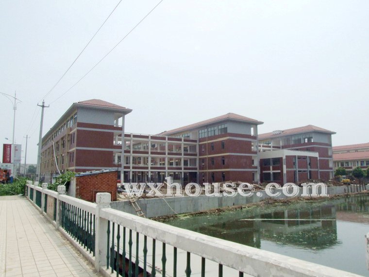 周边正在施工的天一小学 2008年8月18日     