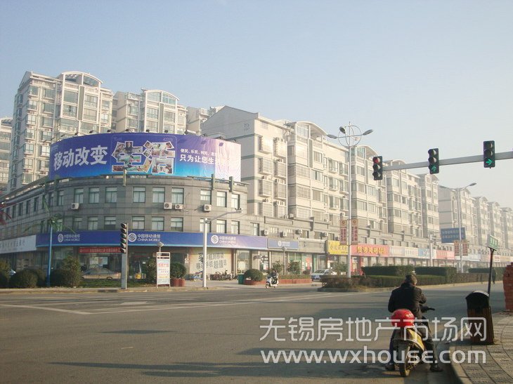 周边道路和配套      