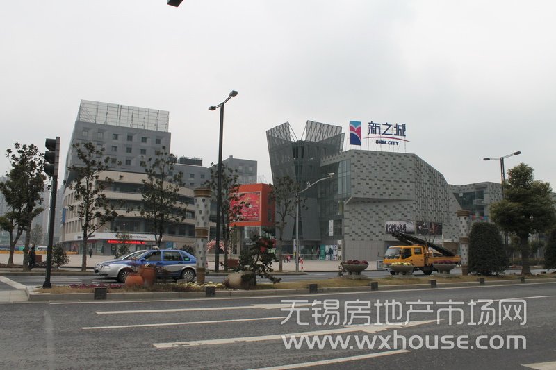 周边新之城全生活广场      