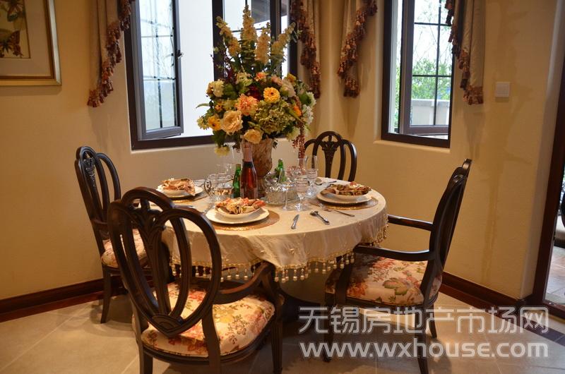 C户型111平米样板房:二层餐厅