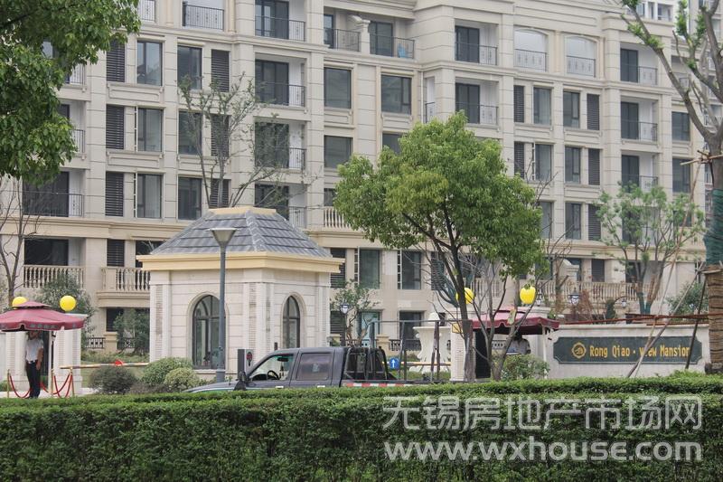 小区入口      