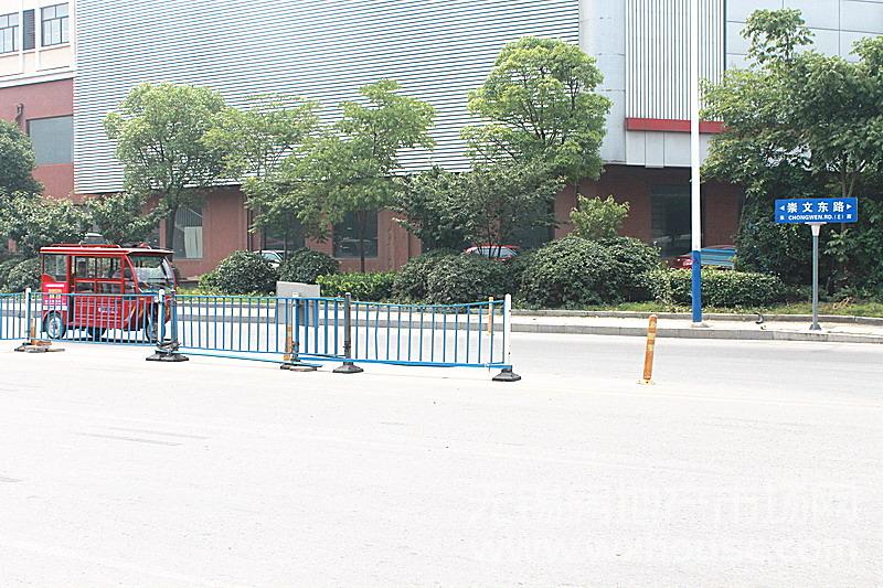 周边道路：崇文东路      