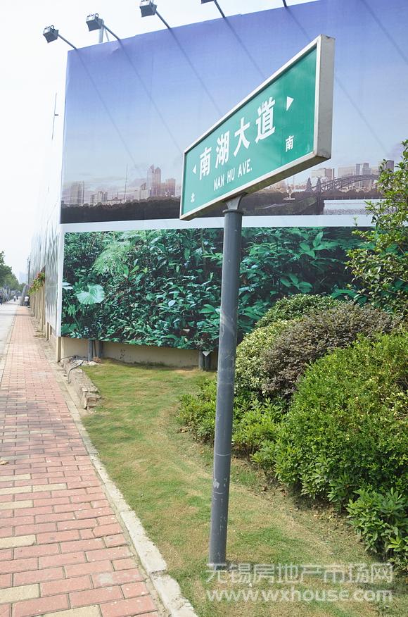 周边交通：南湖大道      