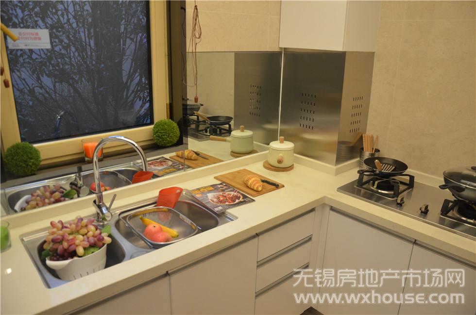E户型样板房：厨房      