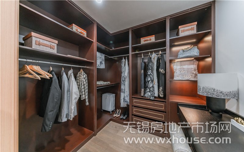 155㎡户型样板间主卧衣帽间